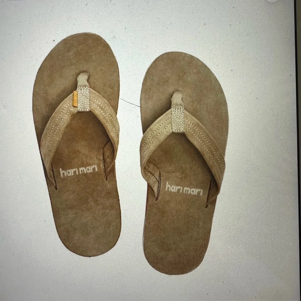 Hari Mari Men’s Suede Flip-Flops — Tan Casual Thong Sandals